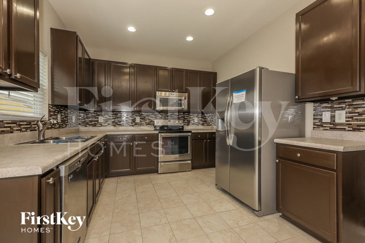 1022 Yellow Bee Rd - Photo 4 of 15