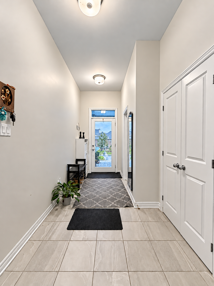 122 Angelonia Cres - Photo 2 of 13