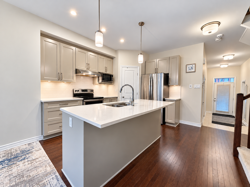 122 Angelonia Cres - Photo 3 of 13