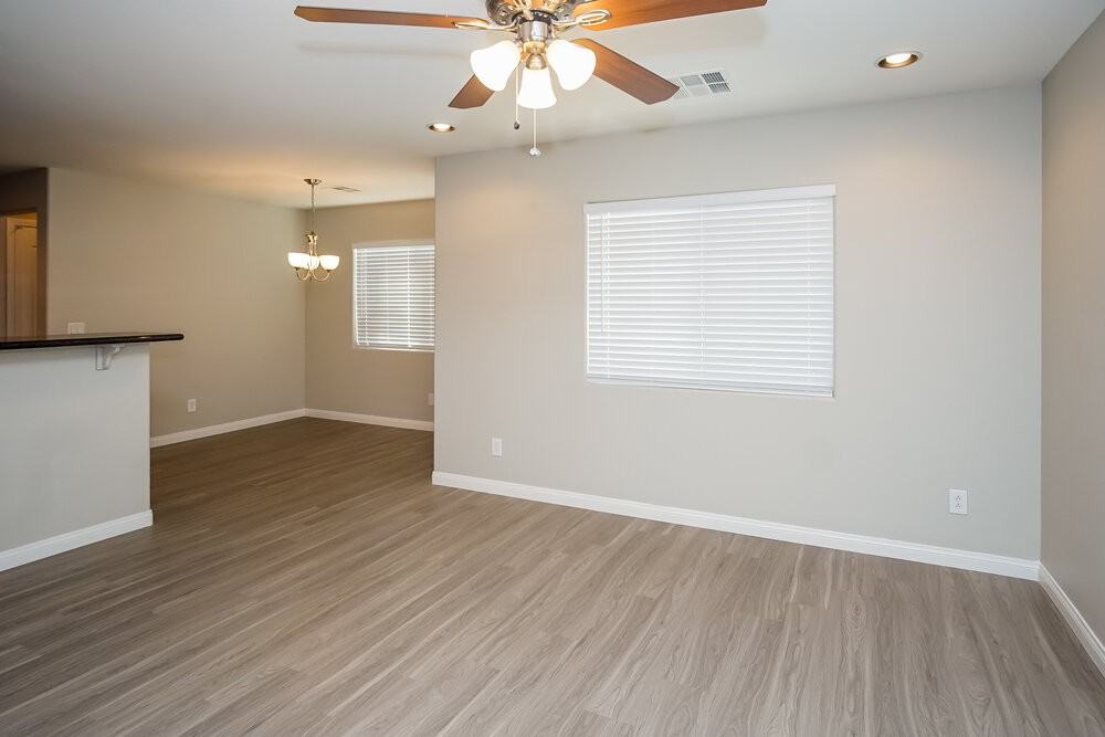 10647 W Gilmore Ave - Photo 4 of 17