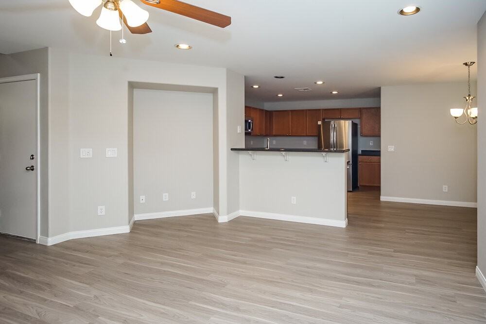 10647 W Gilmore Ave - Photo 5 of 17