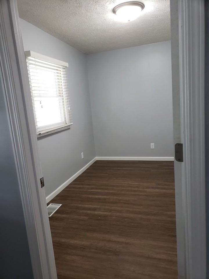 1905 W Charles St - Photo 7 of 11