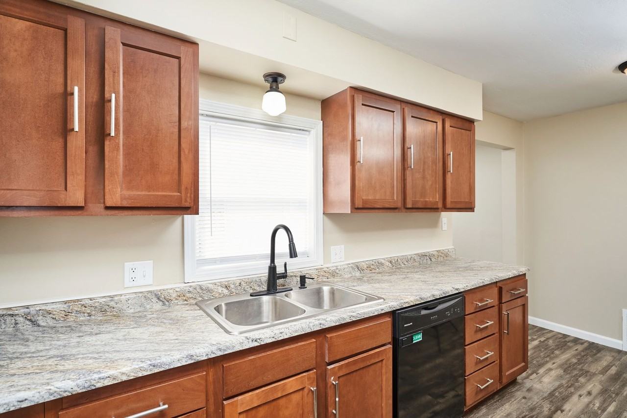 866 Frederick Blvd - Photo 4 of 25