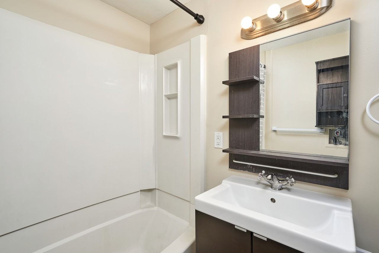 866 Frederick Blvd - Photo 7 of 25
