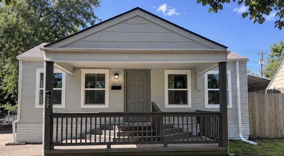 727 S Spruce St - Photo 3 of 24