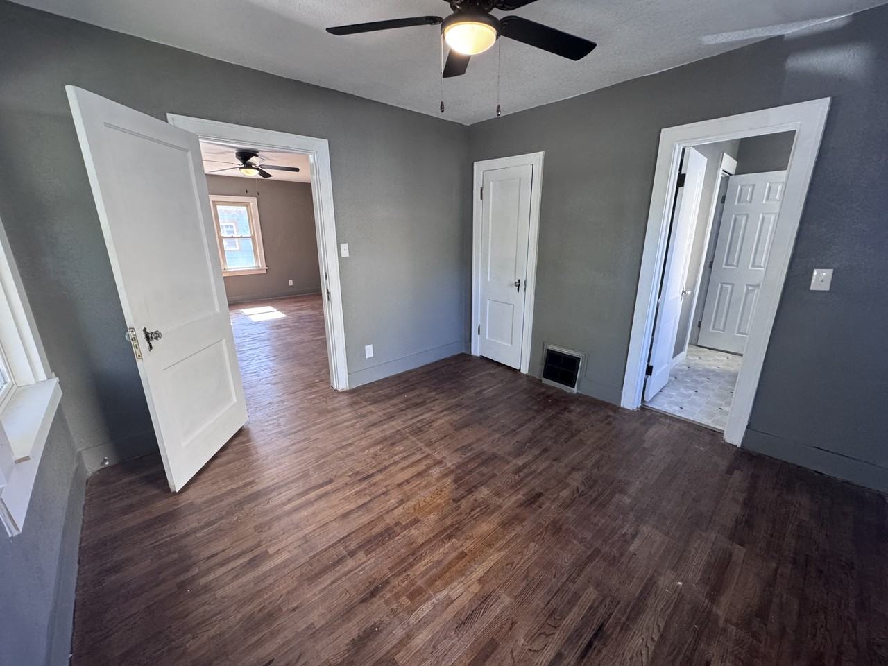 727 S Spruce St - Photo 4 of 24