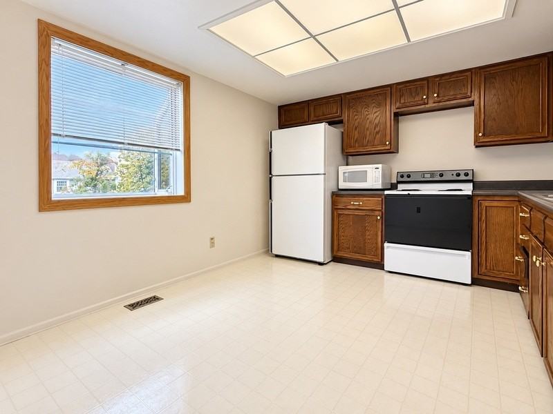 13574 E Evans Ave - Photo 4 of 43