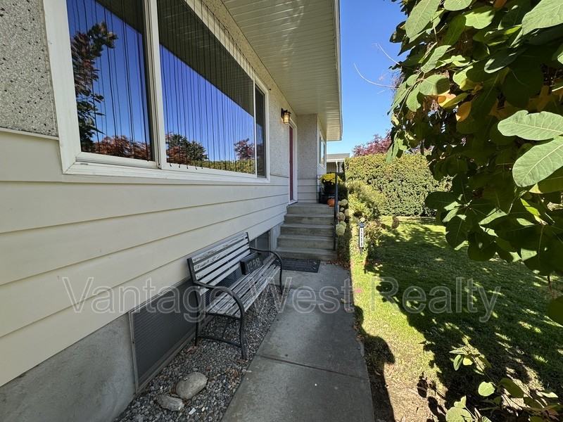 1258A Mountainview St - Photo 2 of 29