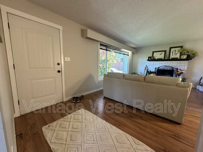 1258A Mountainview St - Photo 4 of 29
