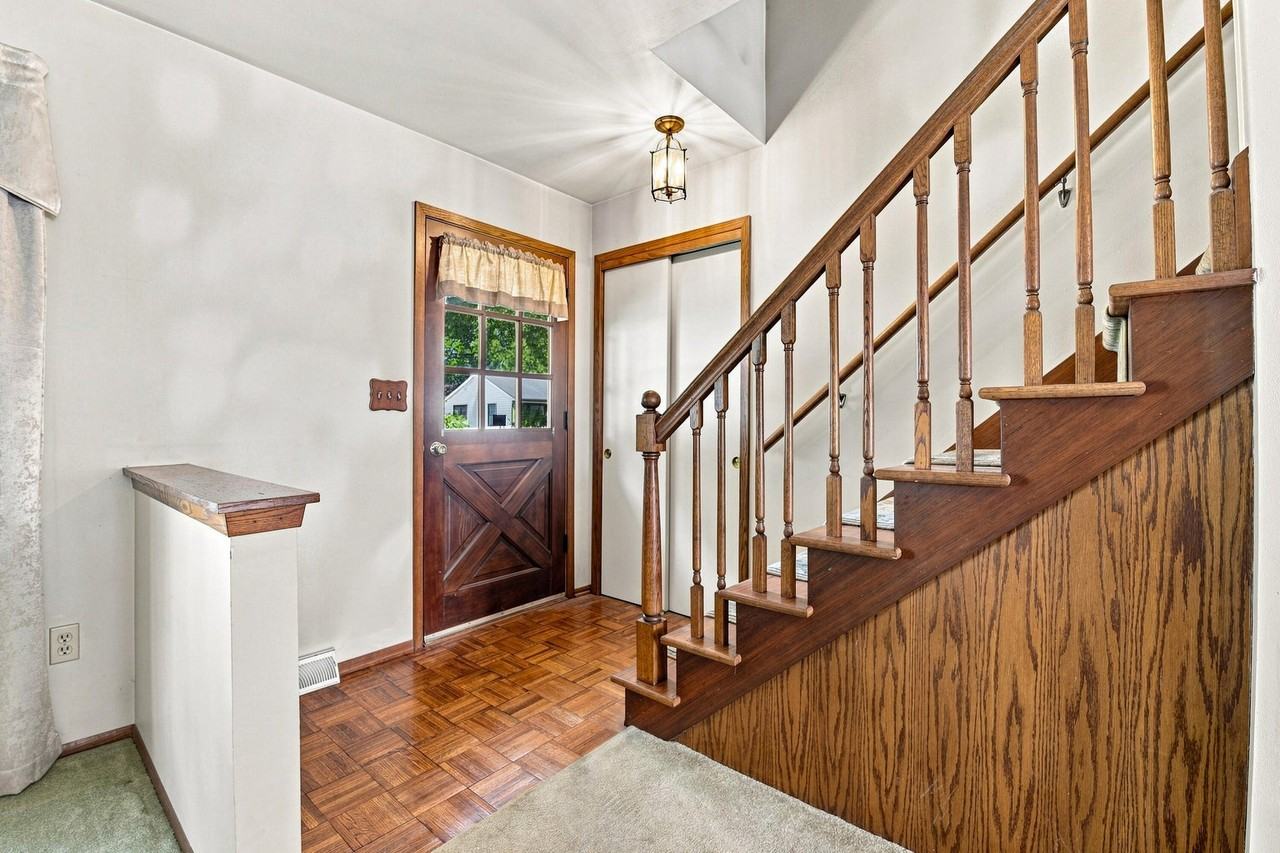 928 S 111th Pl - Photo 2 of 12