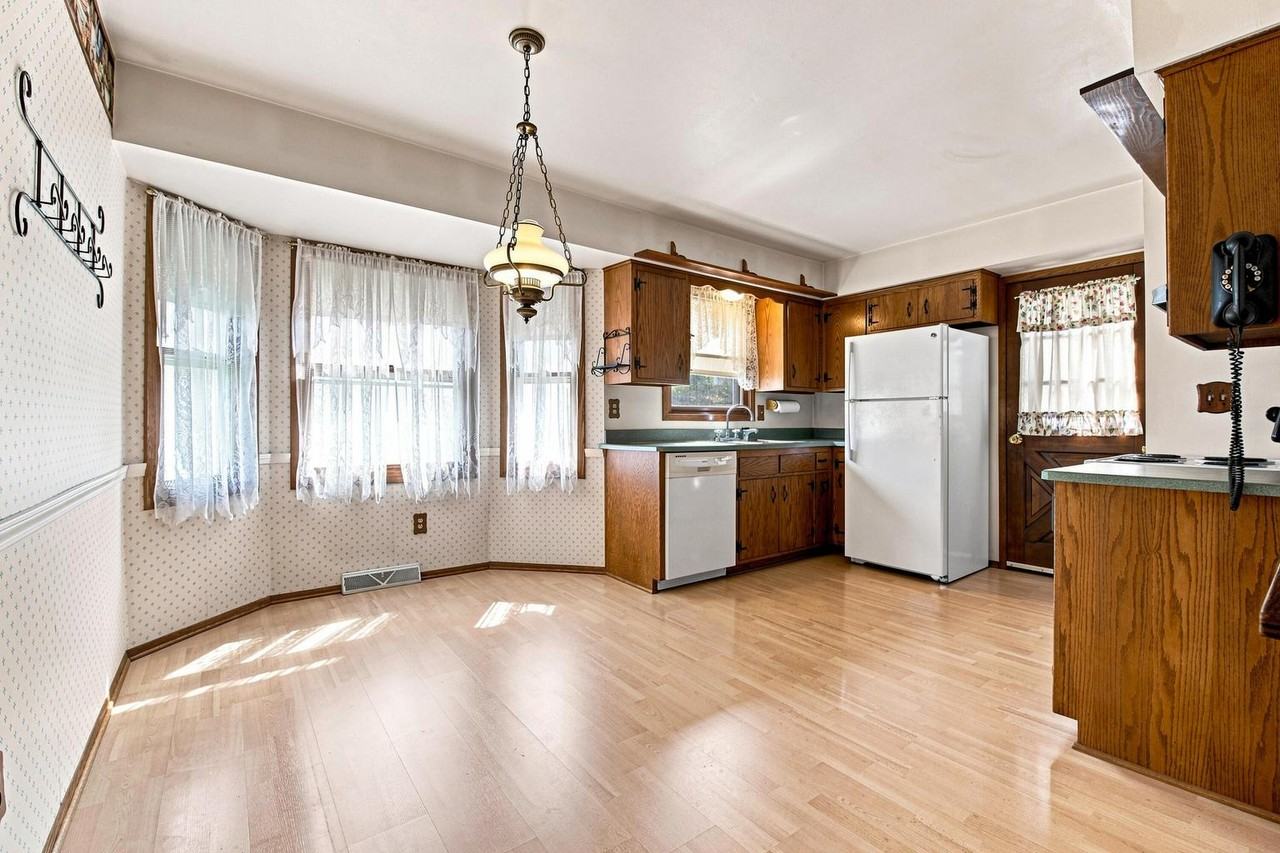 928 S 111th Pl - Photo 3 of 12