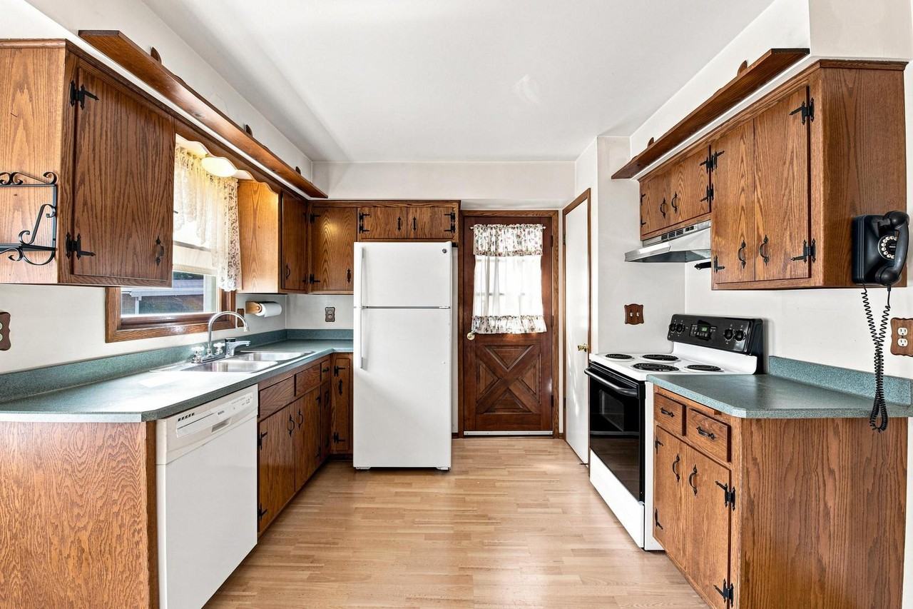 928 S 111th Pl - Photo 4 of 12