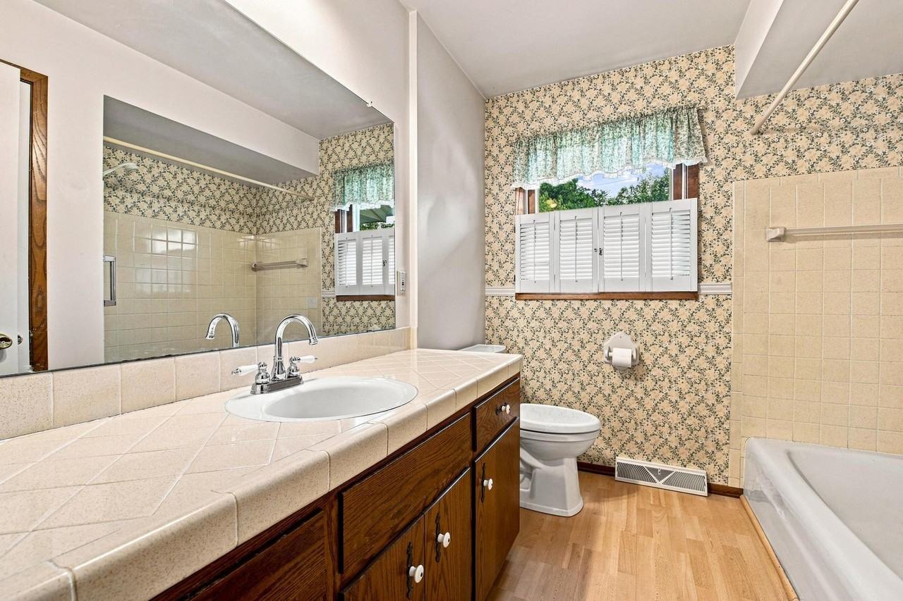 928 S 111th Pl - Photo 5 of 12