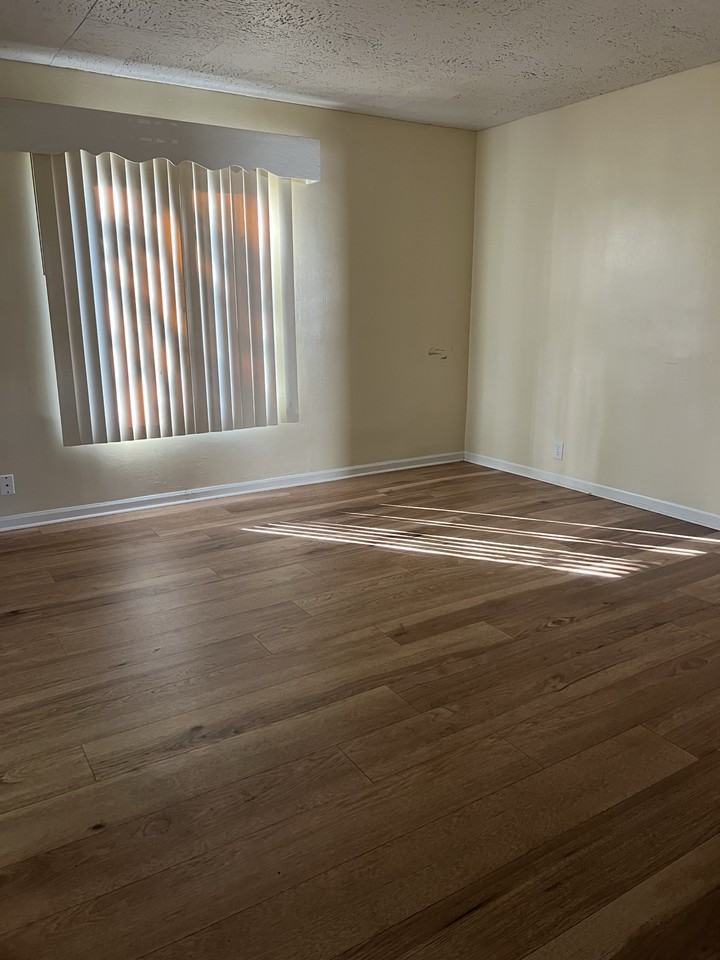 3448 Kinnear Ave - Photo 2 of 11