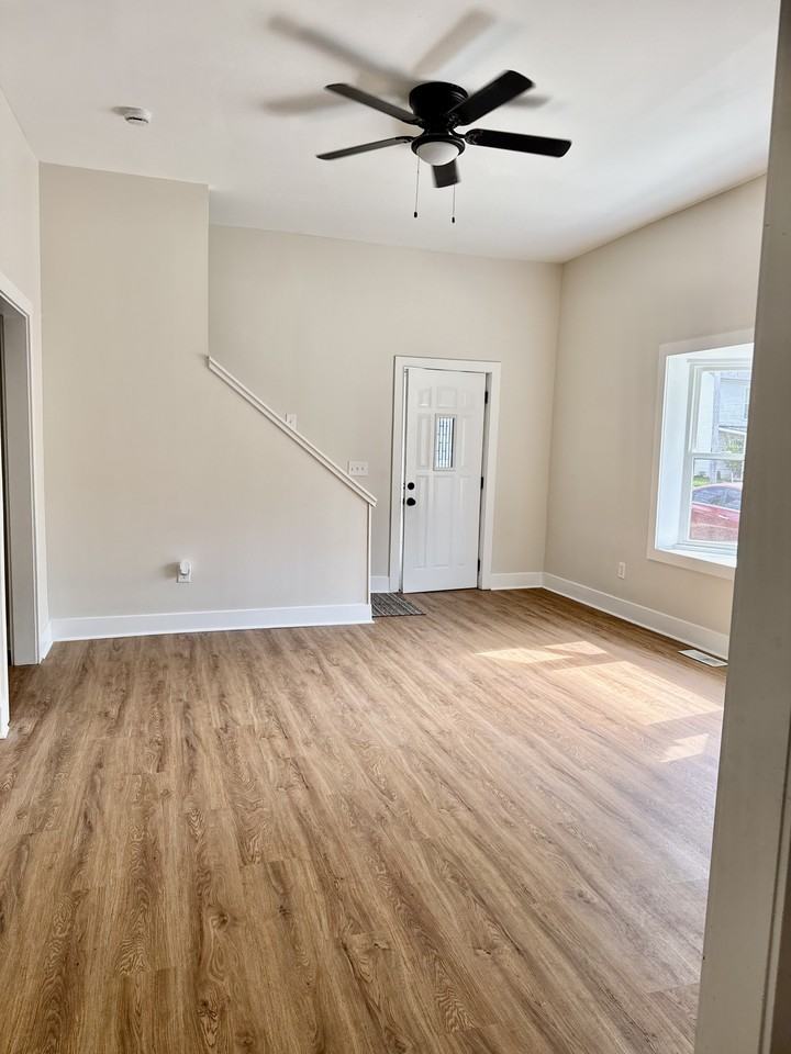 1394 Hannibal St - Photo 6 of 23