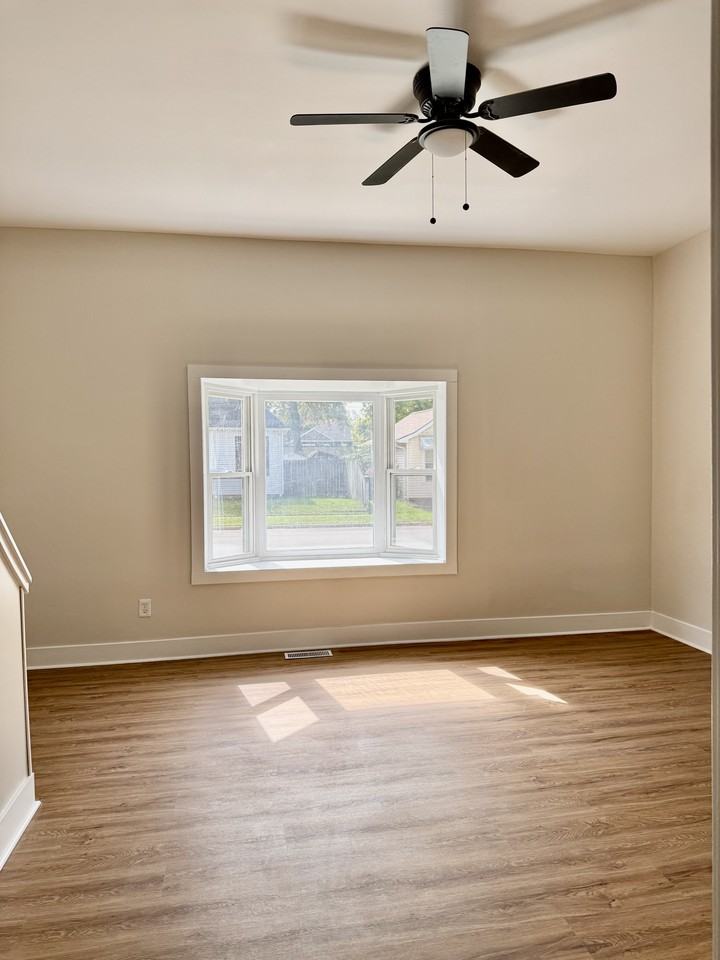 1394 Hannibal St - Photo 7 of 23