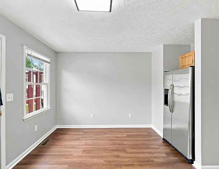 540 Beaverview Dr - Photo 2 of 12