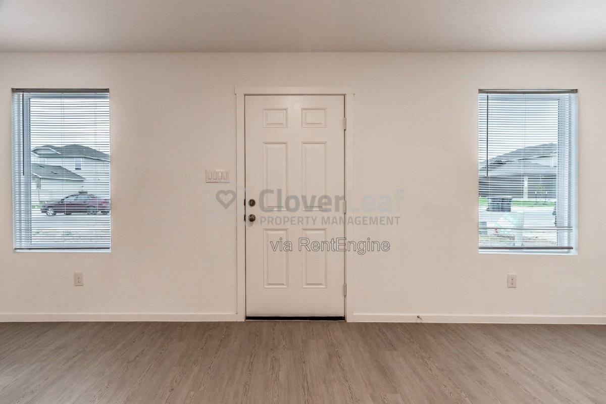 10720 Aqueduct Crk - Photo 5 of 20