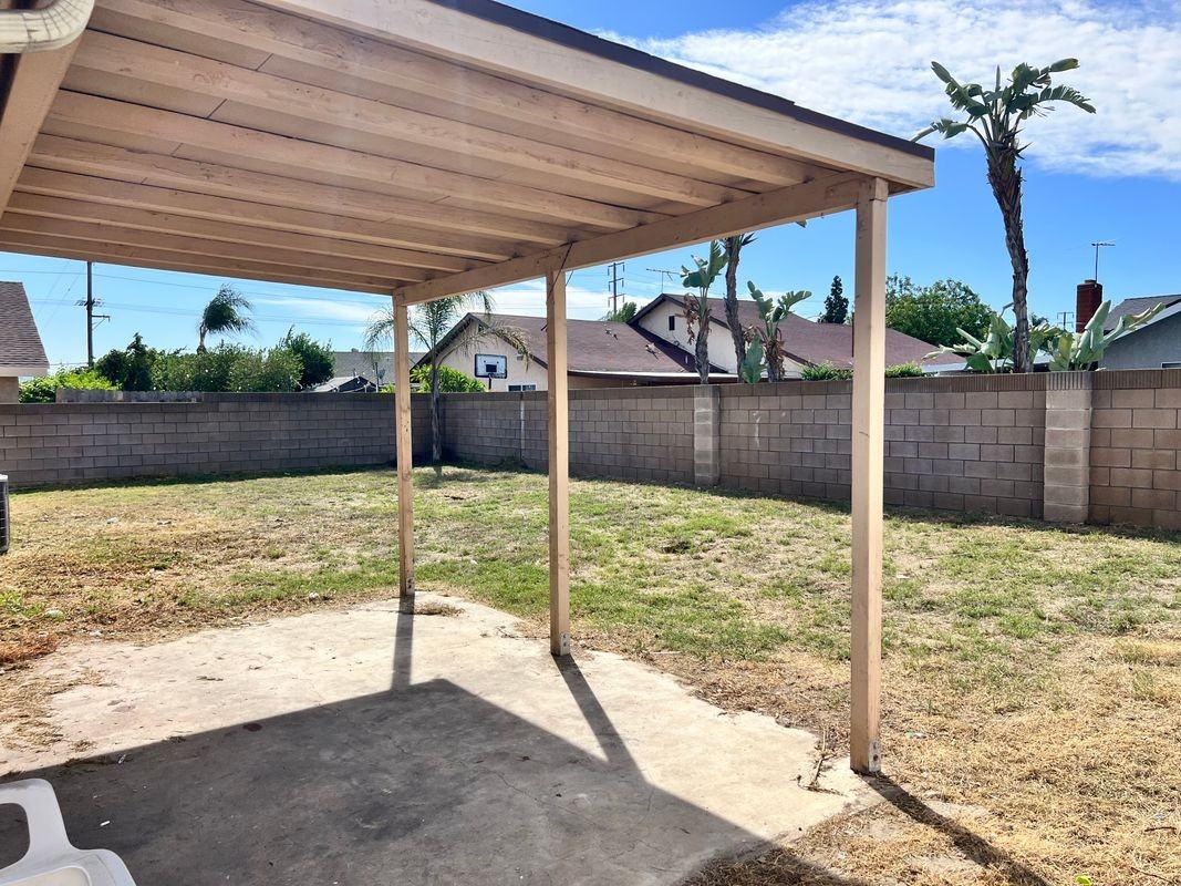 2540 S Sultana Ave - Photo 2 of 4