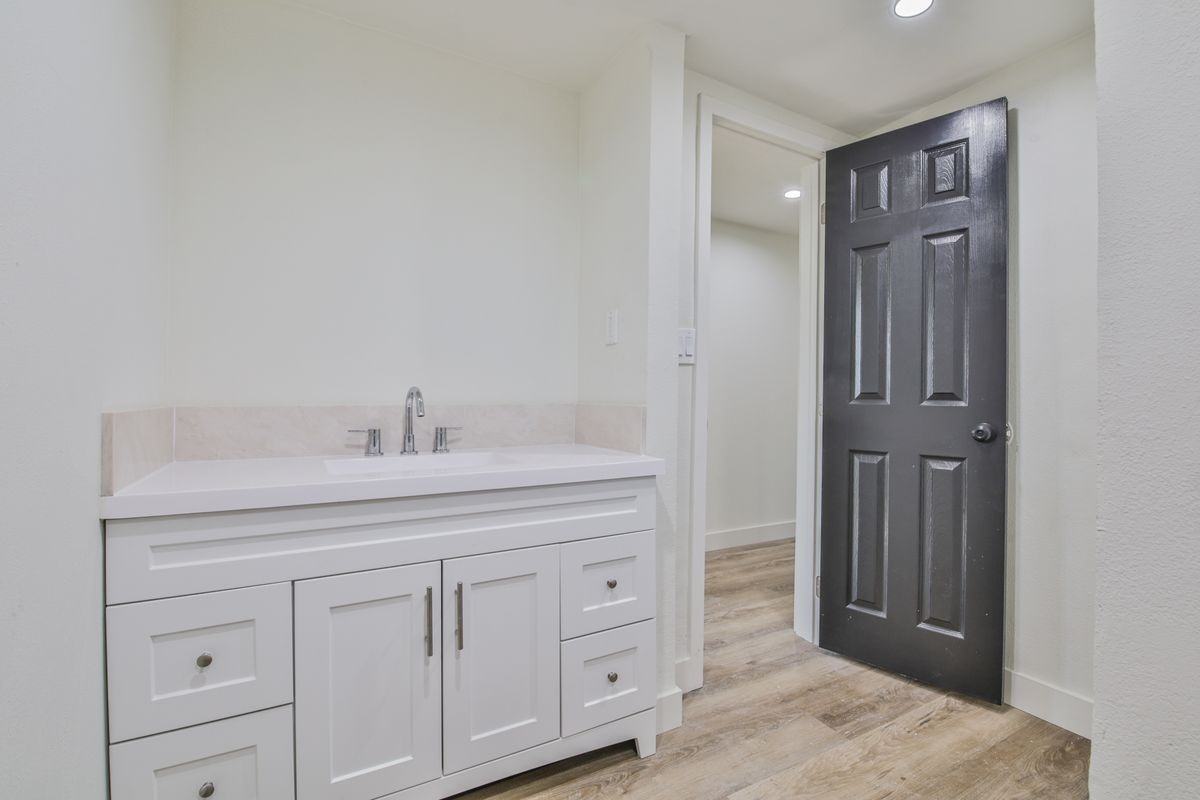 10545 54th St - Photo 3 of 15