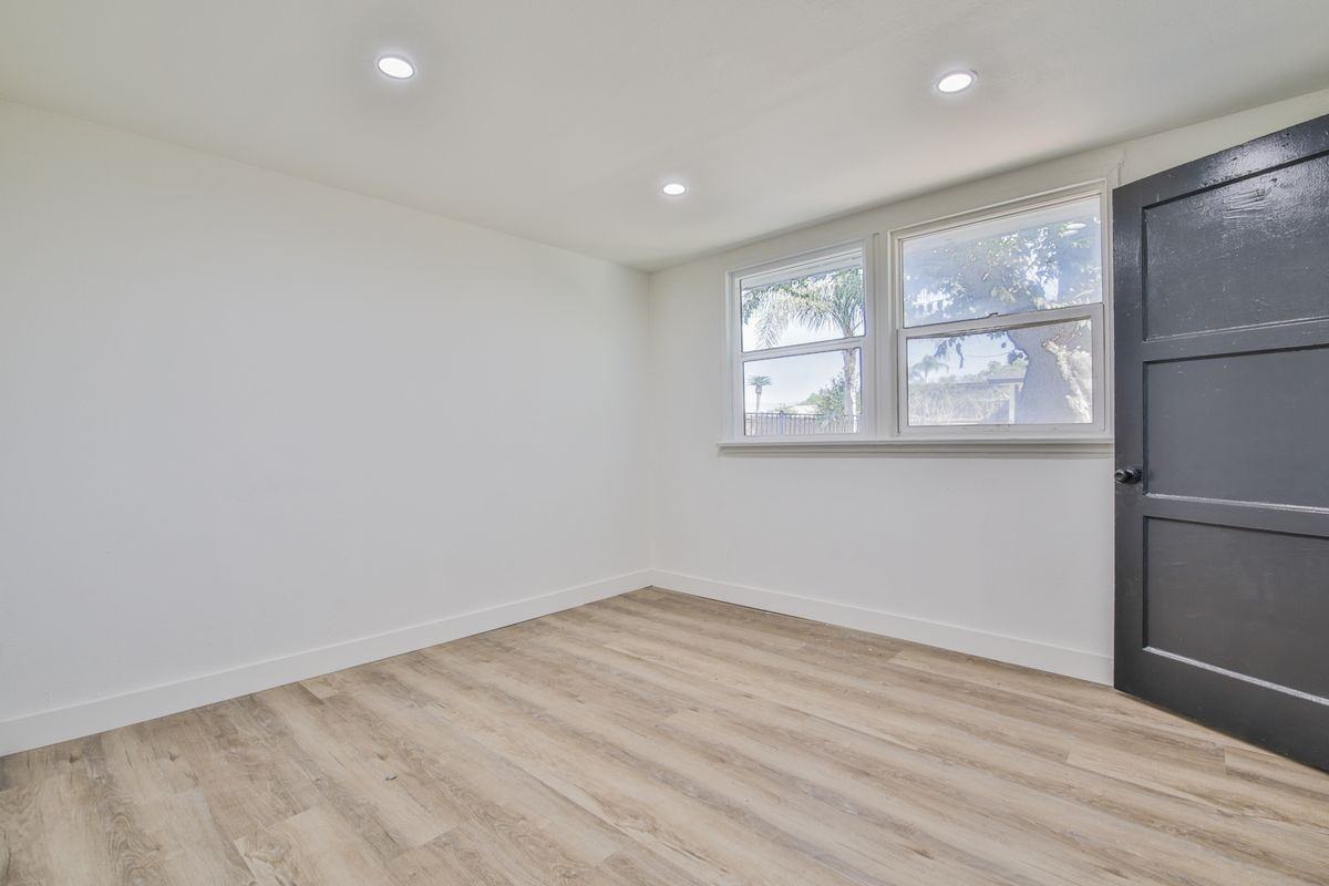 10545 54th St - Photo 5 of 15