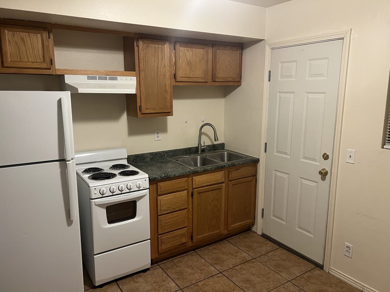 10104 Comanche Rd Ne - Photo 5 of 15