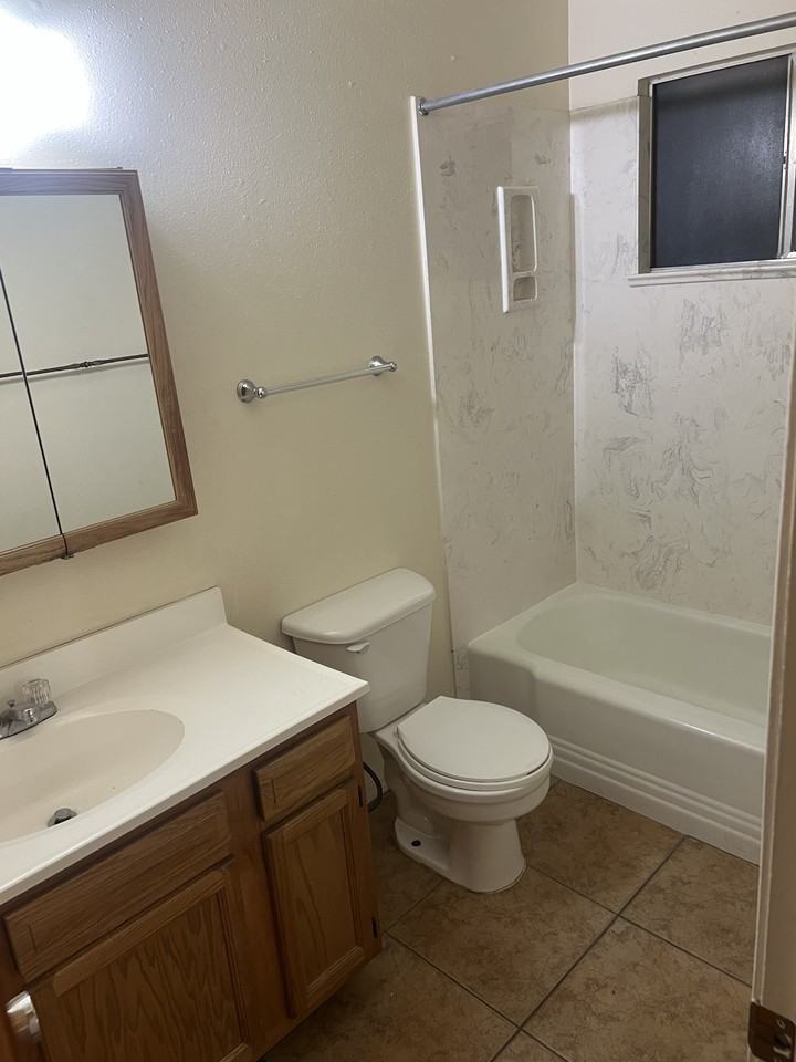 10104 Comanche Rd Ne - Photo 7 of 15