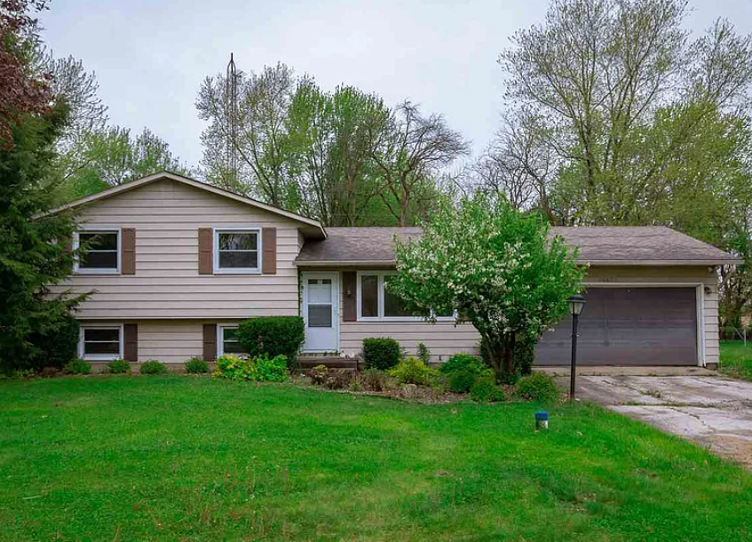 24425 Rolling Oak Dr - Photo 2 of 12