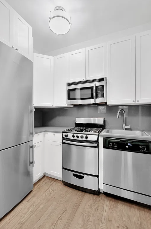 380 E 71st St #3 - Photo 2 of 5