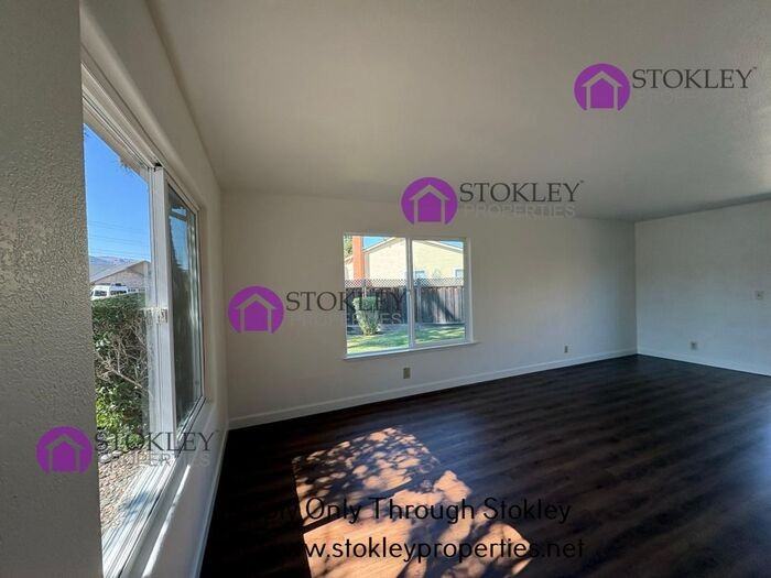 9902 Mangos Dr - Photo 4 of 21