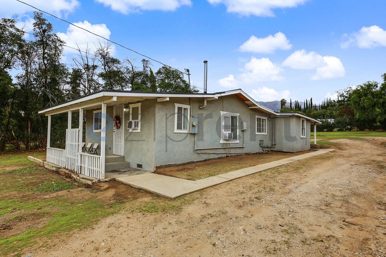 12187 Bryant St - Photo 4 of 25