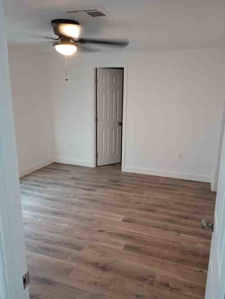 327 W Alsdorf Rd - Photo 7 of 20