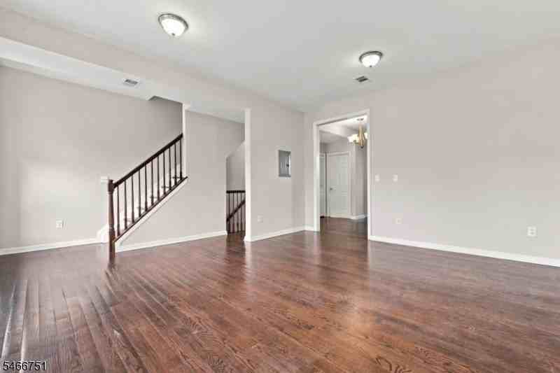 112 Bruen St - Photo 4 of 19