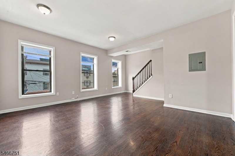 112 Bruen St - Photo 5 of 19
