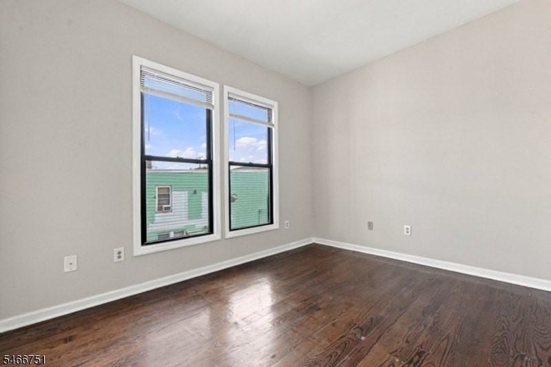 112 Bruen St - Photo 6 of 19