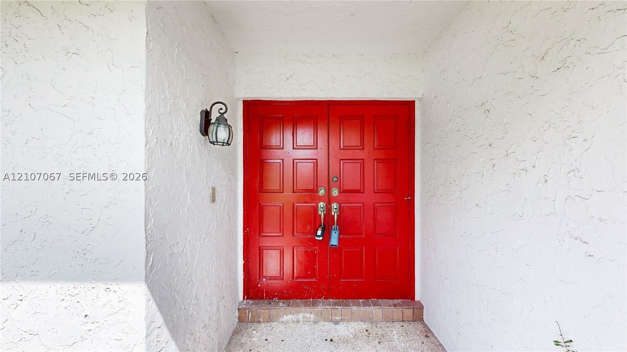 251 Nw 92nd Ave - Photo 5 of 50