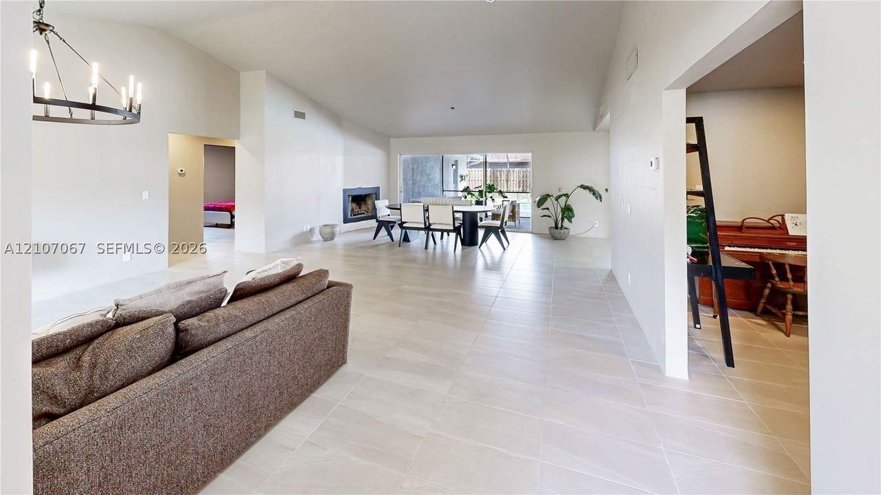251 Nw 92nd Ave - Photo 6 of 50