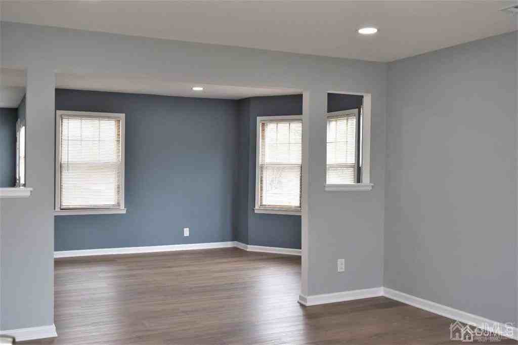 80 Dewey Ave - Photo 3 of 24