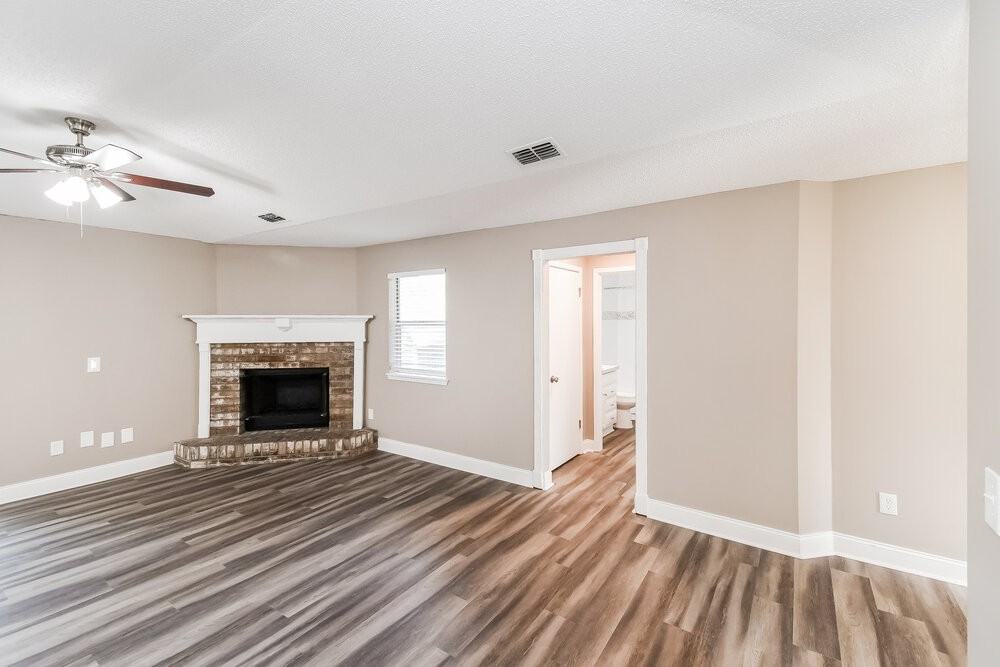 8459 Bandera Cir E - Photo 3 of 16