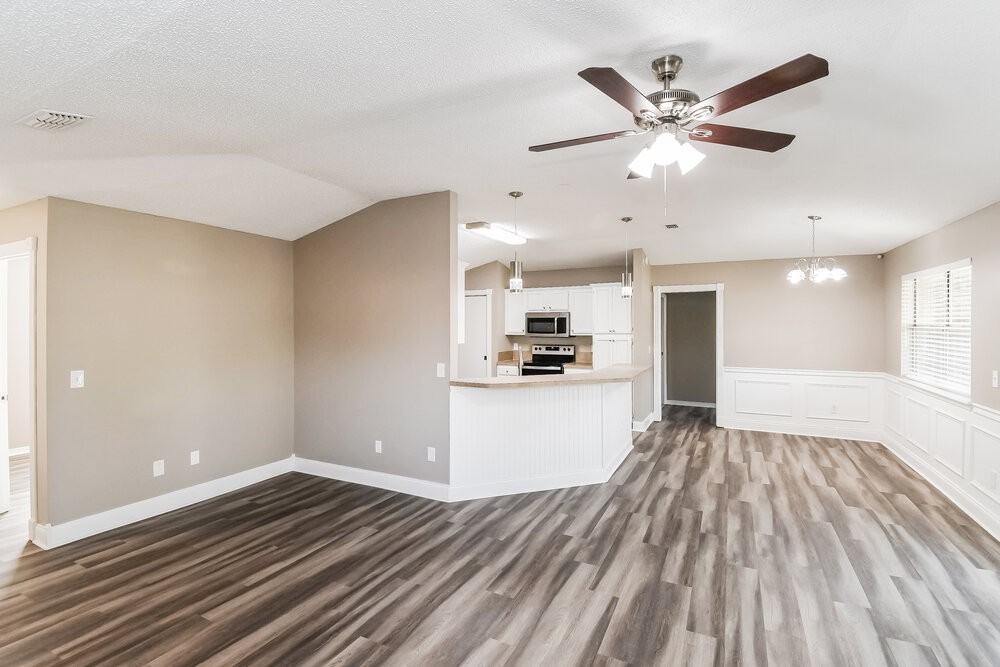 8459 Bandera Cir E - Photo 5 of 16