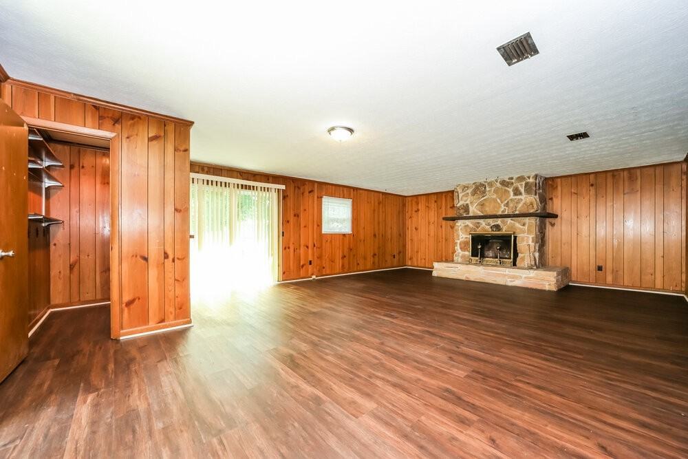 9725 Devonshire Blvd - Photo 3 of 16