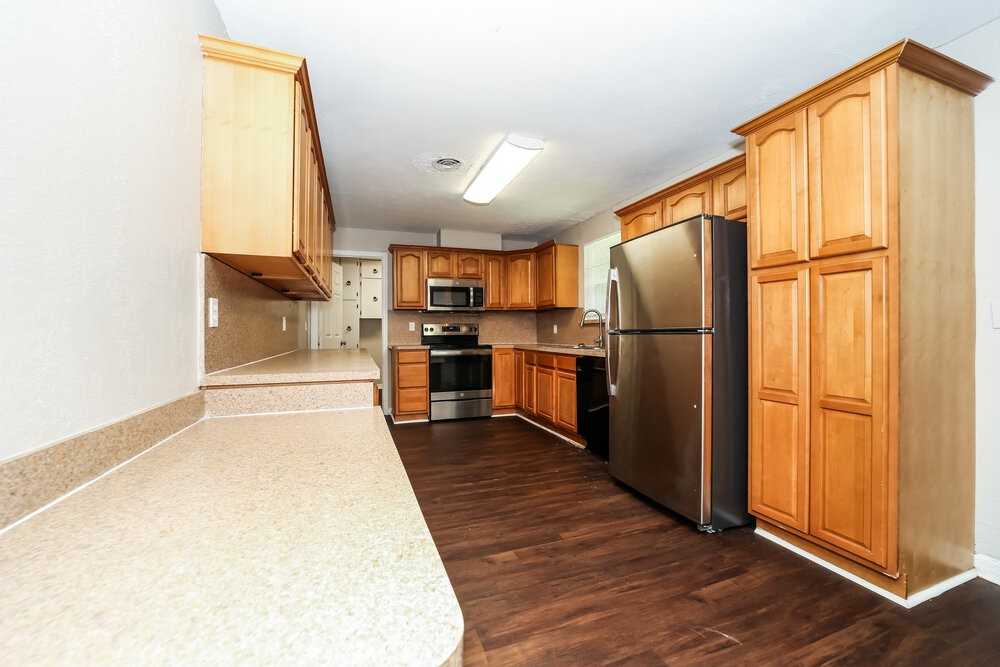 9725 Devonshire Blvd - Photo 6 of 16