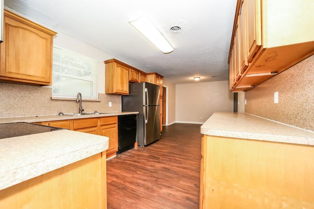 9725 Devonshire Blvd - Photo 7 of 16
