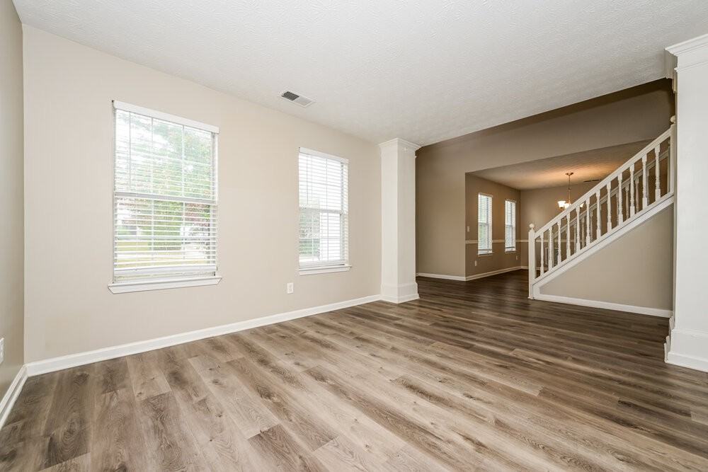 536 Easton Dr - Photo 4 of 17