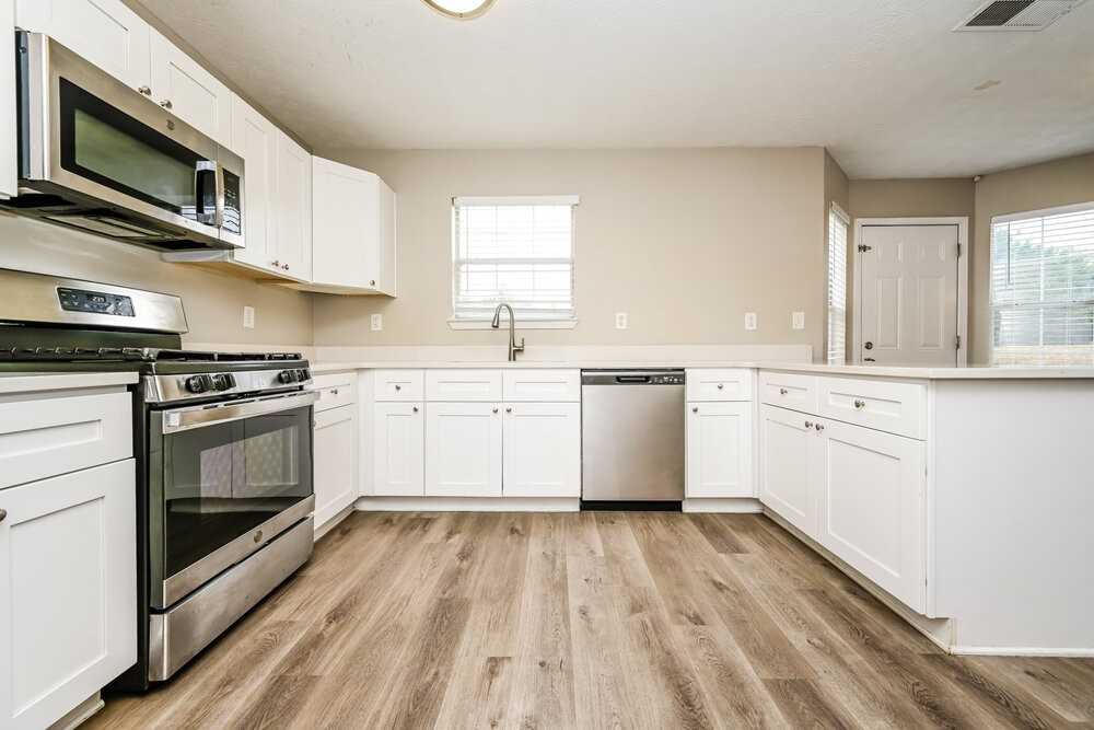 536 Easton Dr - Photo 7 of 17