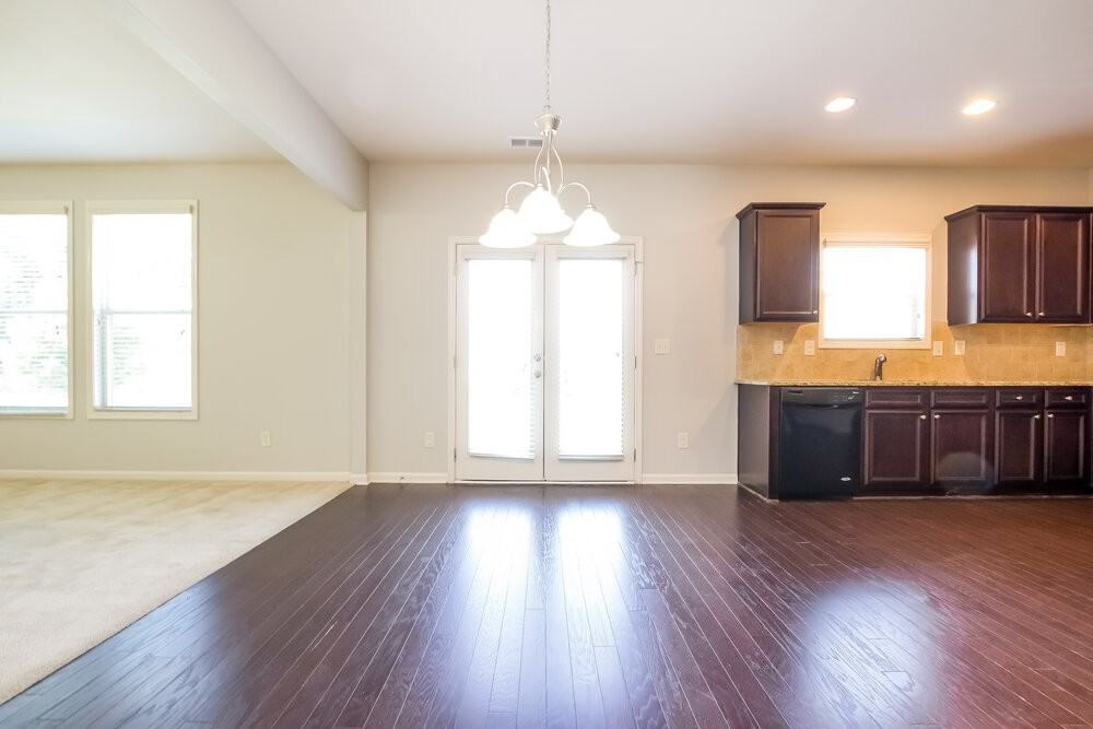 252 Moorland Way - Photo 4 of 17
