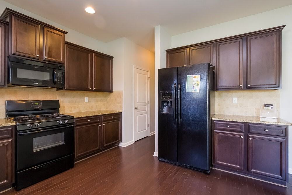 252 Moorland Way - Photo 6 of 17