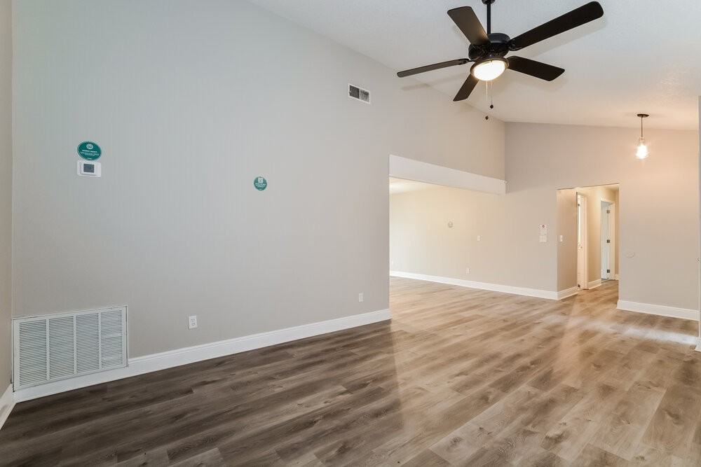 1429 Madrid Way - Photo 4 of 16