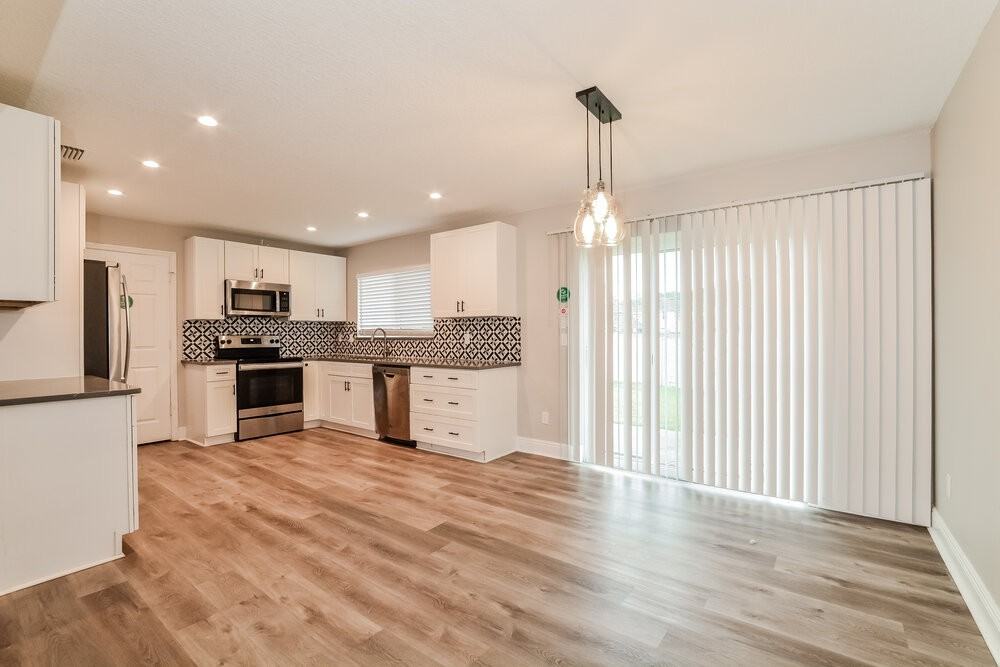 1429 Madrid Way - Photo 5 of 16