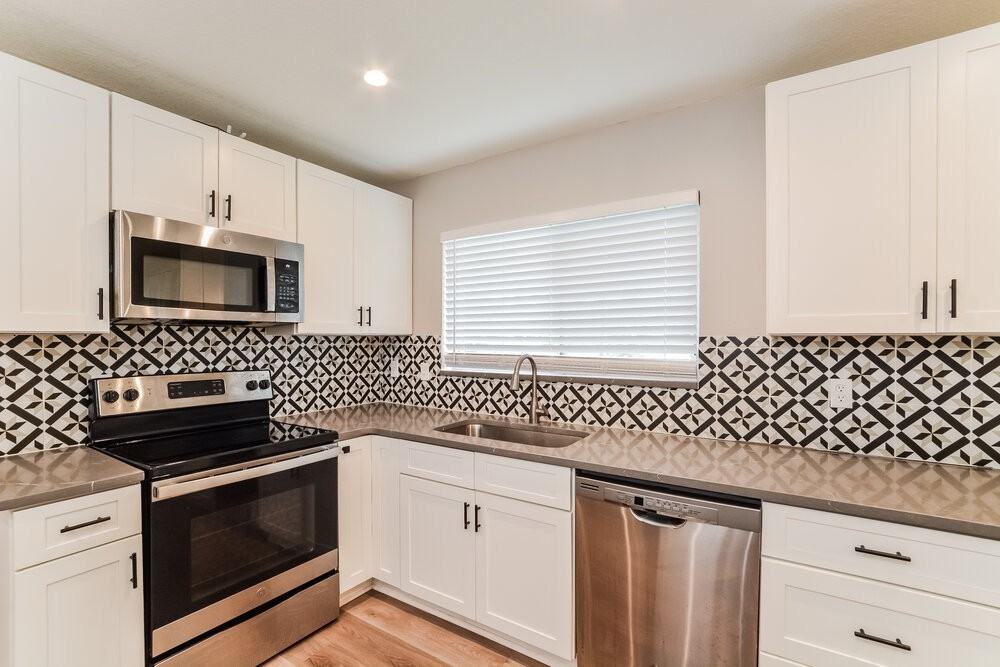 1429 Madrid Way - Photo 6 of 16